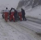 امدادرسانی به ۷ خودروی گرفتار در برف محور سیاهکل به دیلمان